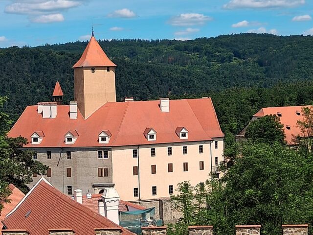 Лесная прогулка в Брно: замок Вевержи